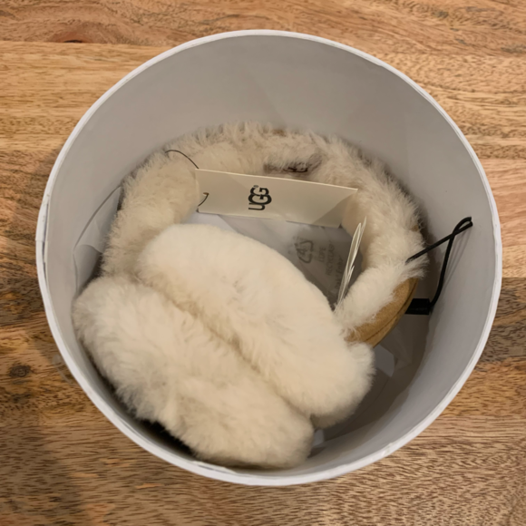 Ugg | Shearling Chestnut Ear Muffs - Picture 7 of 8